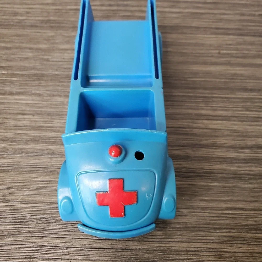 Vintage 1976 Richard Scarry Playskool Ambulance Medical‎ Truck Blue Puzzletown
